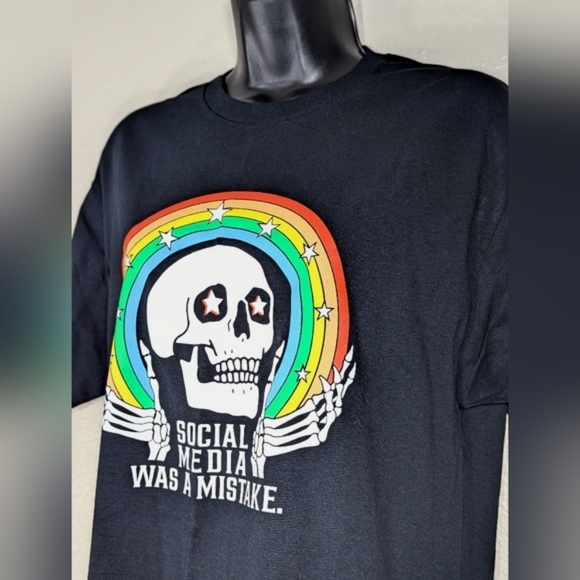 🆕 "Social Media Was A Mistake" Graphic Tee (M) - Picture 3 of 10